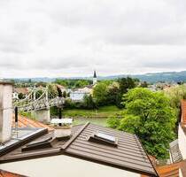 Großzügige Dachgeschoßwohnung - 685.000,00 EUR Kaufpreis, ca.  140,00 m² Wohnfläche in Laufen (PLZ: 83410)
