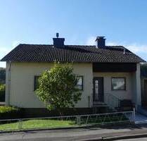 Zwangsversteigerung - Einfamilienhaus mit Garagen in Sontra-Breitau - provisionsfrei für Ersteher!