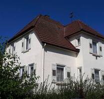 Näher an der S-Bahn-Haltestelle geht nicht mehr ! Älteres Wohnhaus zur Renovierung oder zum Abriss ! - Leinfelden-Echterdingen