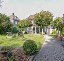 Freistehendes Einfamilienhaus mit Doppelgarage mit Hauszugang * Wohnliche-Nutzfläche 187 m² * Garten- und Dachterrass... - Burscheid Hilgen