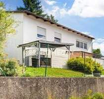 Familienidyll mit sechs Zimmern, moderner Küche und überdachter Terrasse - Bernhardswald