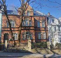 Kreuzbergviertel: Teilsaniertes Jugendstil-Mehrfamilienhaus mit weiterem Fertigstellungsbedarf und Baugenehmigung für große Balkone - Münchberg