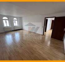 4-Raum-Dachgeschoss-Wohnung mit Balkon (Südseite), Gäste-WC und Mietergarten. - Gera Innenstadt