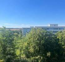 Moderne 1-Zimmer-Wohnung mit traumhaftem Ausblick, Tiefgaragenplatz und Schwimmbad - München Sendling-Westpark