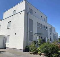 Doppelhaushälfte mit luxuriöser Innenausstattung, vollmöbiliert, bezugsfertig. - Krefeld Inrath/Kliedbruch