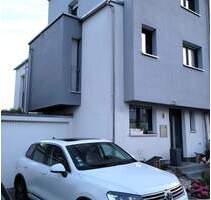 Großzügige Doppelhaushälfte in Top-Lage - Luxus & Whirlpool inklusive - Ehningen