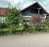 Sonniges 2-Familienhaus mit viel Platz - Wiesenfelden