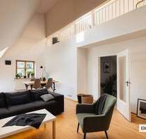 Schönes Feucht! Tolle 2-Zi. Dachgeschosswohnung plus offene Wohn-Galerie und großer Dachterrasse!