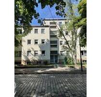 Vermietete 3-Zimmerwohnung mit Süd-Balkon und eigenem Kfz-Außenstellplatz in grüner Lage von Steglitz - Berlin