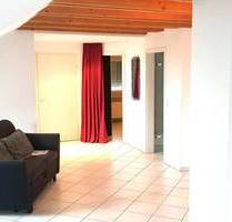 großzügige Dachgeschoßwohnung mit EBK, Keller, Sp, Solarwärmepumpe am Haus - Würzburg Frauenland