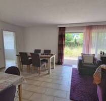 Großzügige 4-Zimmer-Erdgeschosswohnung mit Terrasse, Garten und Carport in Büsingen