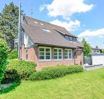 Freihstehendes Einfamilienhaus in Sackgasse * Anbau mit Kamin * Garten * Garage * 227 m² WohnNutzfläche * Einbauküche - Leverkusen Lützenkirchen