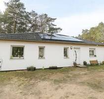 Moderner Bungalow mit großem Grundstück und ausgebautem Nebengelass - Bezugsfrei ab Frühjahr 2026 - Beelitz Fichtenwalde