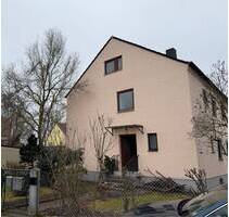 Sehr solides Mehrfamilienhaus mit 2 Wohnungen, großem Garten und idyllischer Lage mit Erbbaurecht - Petershausen