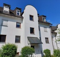 Schöne 4-Raum-Wohnung mit Balkon, Stellplatz und Küche m. Fenster! Vermietet! - Lengenfeld