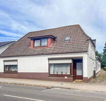 Einfamilienhaus im Ortskern von Hennstedt Dithm. ca.300 qm WFL