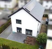 Provisionsfrei! Neuwertiges EFH mit Einliegerwohnung - ruhige Top-Lage, modernste Ausstattung & energieeffizient!