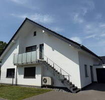 Modernes KfW 55-Haus mit Einliegerwohnung und exklusiven Extras in zentraler Lage von Leopoldshöhe