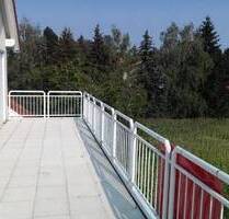 Traumhafte großzügige Dachterrasse - offene Wohnatmosphäre ! Gäste WC ­mit Dusche, Tageslichtbad mit Wanne PKW­Stellplatz ! - Brandis Beucha