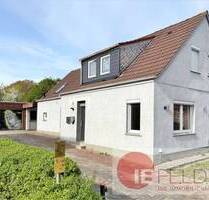 Wohnhaus + Garage | 2 Wohnungen für Familie, WG, WohnenArbeit, Vermietung oder Einfamlienhaus-Umbau - Wittmund