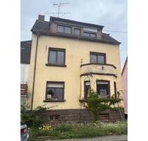 Ein Investoren-Juwel: Sanierungsbedürftiges 3-Familienhaus mit Potenzial plus einem zusätzlich Baugrundstück in Saarlouis