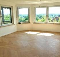 Großzügige, neu sanierte 4-Zimmer-Wohnung mit 120 m²- 1.OG, Balkon, neuer Küche, Stellplatz und Kellerraum - Neustadt a.d.Waldnaab