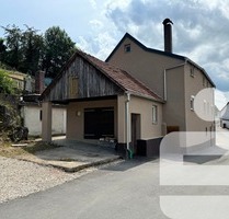 Kleines Haus in ruhiger Lage - 295.000,00 EUR Kaufpreis, ca.  120,00 m² Wohnfläche in Lupburg (PLZ: 92331)