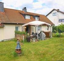 Hier wurde schon viel gemacht! Gemütliches Einfamilienhaus mit schönem Garten in ruhiger Lage von Bellingen