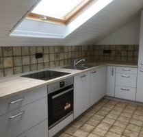 Dielheim: renovierte Dachgeschoss-Wohnung mit neuer Einbauküche und Balkon