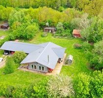 Holzhaus mit einem ca. 3200 m² großen Grundstück - Frestedt