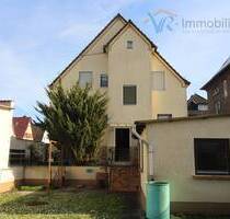 Freistehendes Einfamilienhaus in Bischofsheim zum Verkauf mit Garage und Garten