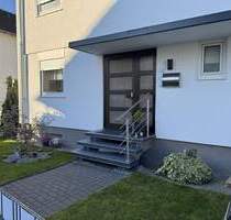 Viernheim: gepflegte Doppelhaushälfte mit kleinem Garten in guter Lage