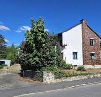 Haus auf 2.871 m² Grund, 2. Baurecht, Baumbestand, 6 Garagen, 2 Carports, Werkstatt! - Rödental Mönchröden