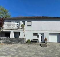 RESERVIERT - Moderner Bungalow mit Einliegerwohnung, schöner EBK, 2 Terrassen, Pool & Sauna - Wassenberg