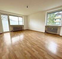 Helle & gepflegte 2-Zimmer-Wohnung mit eigenem Garten, Terrasse & großem Südwestbalkon, ca. 77,8 qm im Erdgeschoss - Creußen