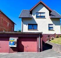 Einfamilienhaus mit Garten und Doppelgarage in Rödental - familienfreundlich & modernisierbar