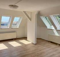 Freies WG-Zimmer im Dachgeschoss verfügbar! Ideal für Studenten und Azubis! - Kiel Neumühlen-Dietrichsdorf
