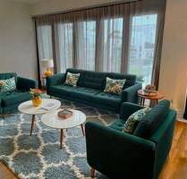 Freundliche, helle Vier-Zimmer-Wohnung mit Balkon - Frankfurt am Main