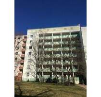 Sehr gepflegte, helle Dreizimmerwohnung - Einbauküche - Loggia - N-Wöhrd - Aufzug - Nürnberg