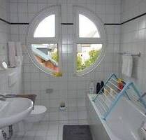 - Vermietete Eigentumswohnung mit Fahrstuhl und Tiefgarage - - Weißenfels