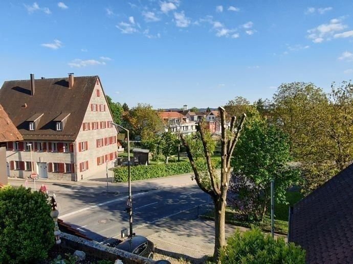 Neu Renoviert - Wohnen mit sonnigen Aussichten - Gepflegte attraktive 2 Zimmer Wohnung mit herrlicher großer Dachterrasse in guter Lage von Altdorf - Altdorf bei Nürnberg