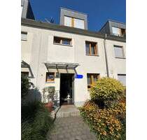 KfW-60 Reihenmittelhaus am Feldrand, mit Blick zum Taunus - Frankfurt am Main Nieder-Eschbach