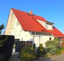 Großzügiges Freistehendes Einfamilienhaus mit 5 Zimmer, 2 Badezimmer, großem sonnigem Grundstück, Doppelgarage mit Grube in Markt Erlbach
