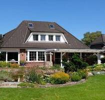 Großzügiges Einfamilienhaus mit Vollkeller und Wintergarten - Neumünster Brachenfeld