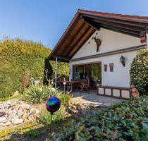 Ein Haus im Bungalowstil mit 2 Wohneinheiten - Rüsselsheim / Bauschheim