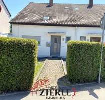 Gelegenheit! DHH mit fantastischer Aussicht in gefragter Halbhöhenlage, Terrasse, Balkon, Stellplatz - Ebersbach an der Fils
