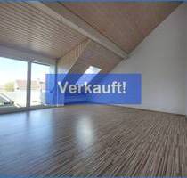 Bezugsfrei: 2-Zimmer DG-Wohnung mit Südbalkon, EBK & Garage in ruhiger Wohnlage von Gottmadingen: