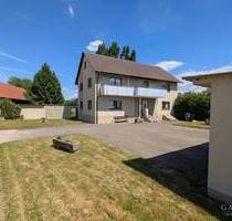 Großzügiges Grundstück mit Zweifamilienhaus und drei Garagen - Offenburg