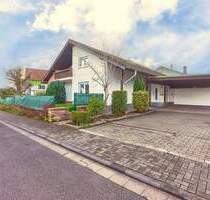 Bezugsfertiges Ein-Zweifamilienhaus auf schönem Eckgrundstück - Geiselberg