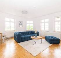 FRISCH RENOVIERT, MÖBLIERT & SOFORT BEZUGSFREI! Helle 3-Raum-Wohnung mit Loggia & Stellplatz - Leipzig